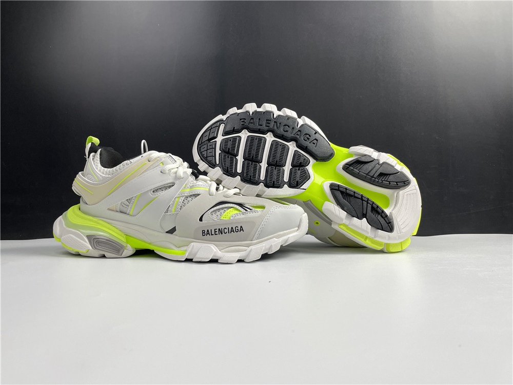 BLG sneaker track